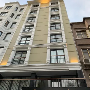 Hotel Grand Iska Palace 